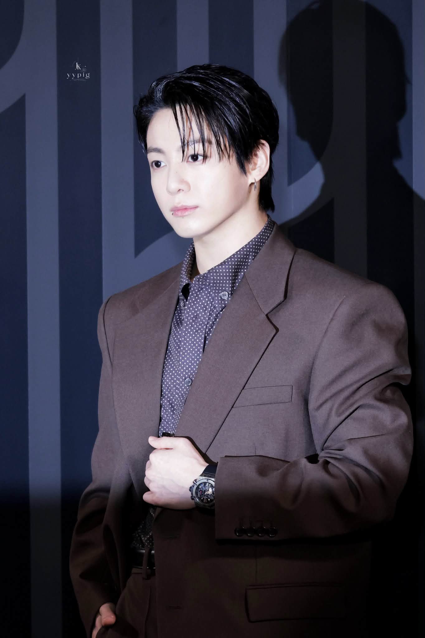 Jungkook's Hublot gift at Ginza Sony Park Japan