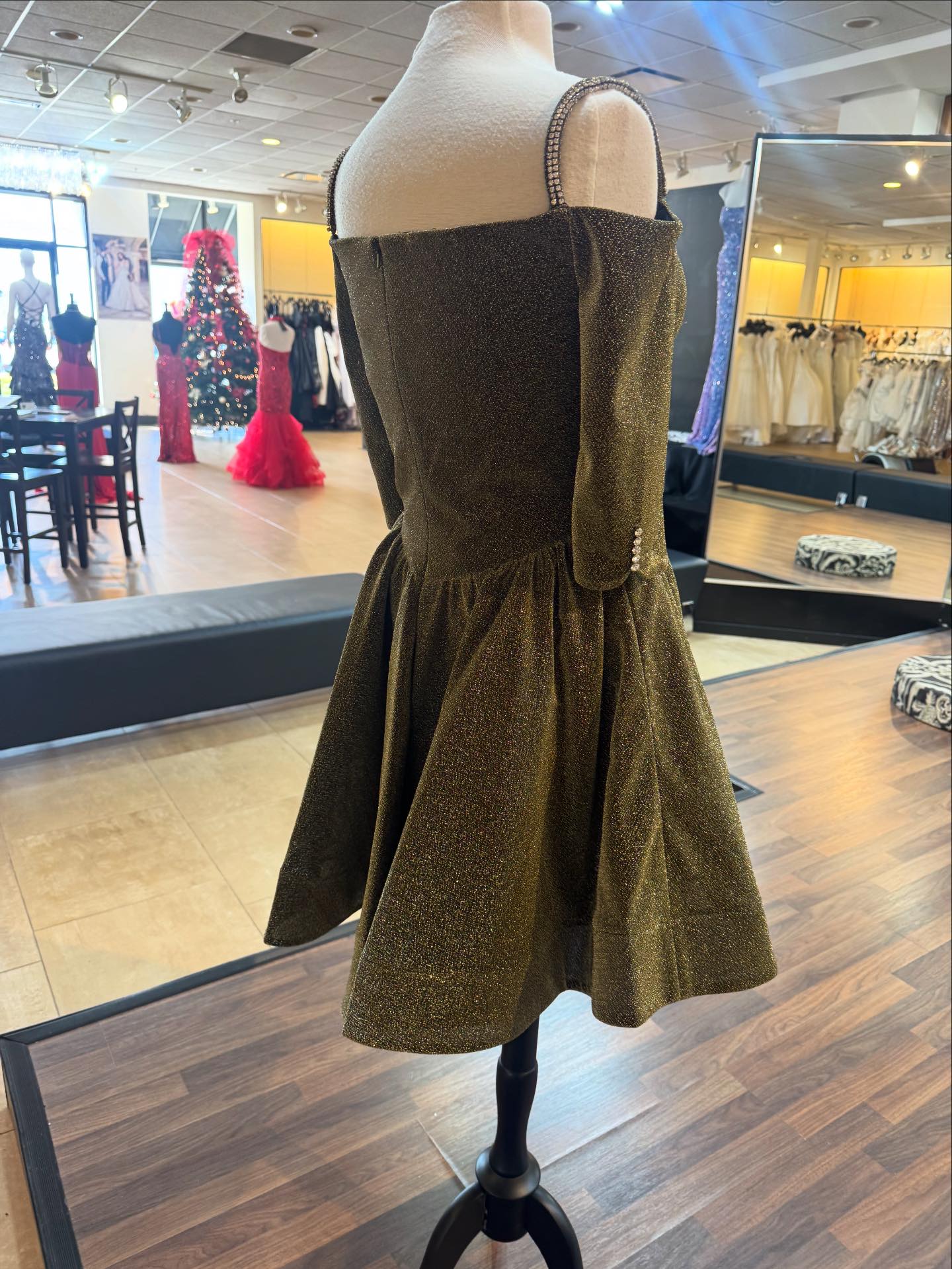 winter cocktail dresses 2019 Christmas party or Formal? These can be worn to both! Need shoes to match? We got those too. Always open wed-sat: 11-6 sun: 12-5 #classy #alabama #spanishfort #formal Lantern Dresses Lace Open Back Mermaid Size:3S-2M-1L Back Style