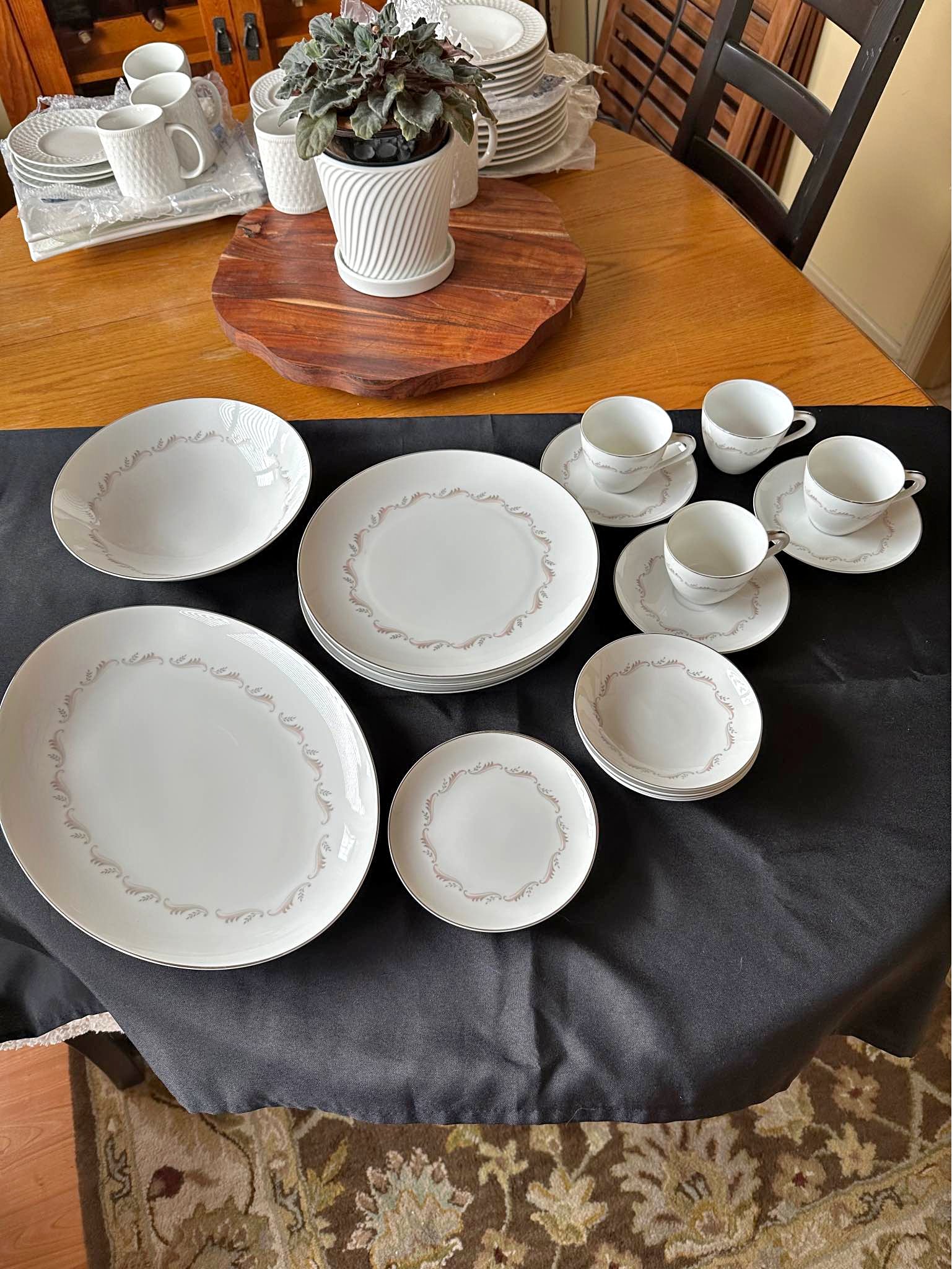 Serviezen te koop in Tryon