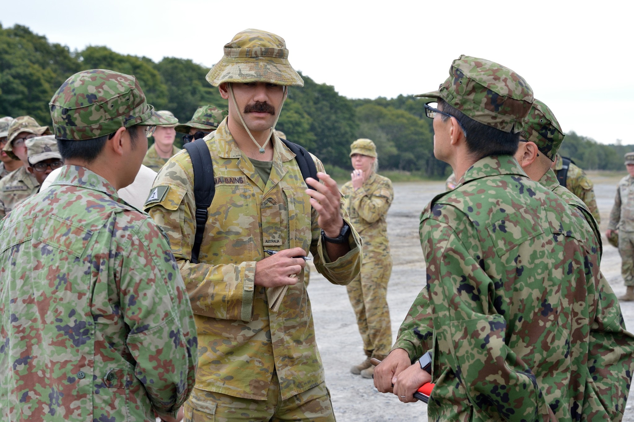 🇺🇸🇯🇵6月18日、在日米国大使館付海兵隊武官リー中佐に対し、旭日