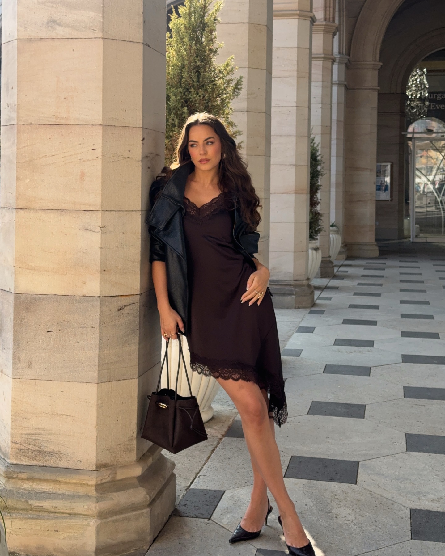 Lace dress & leather jacket is THE combi of spring 💅🫶🏻do you agree?