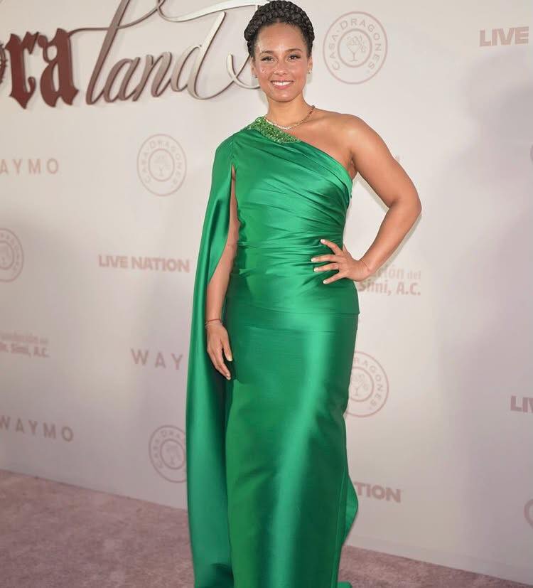 karol g green dress The ladies are looking gorgeous at the Karol-G Foundation … x-colourCode:HUN GRN