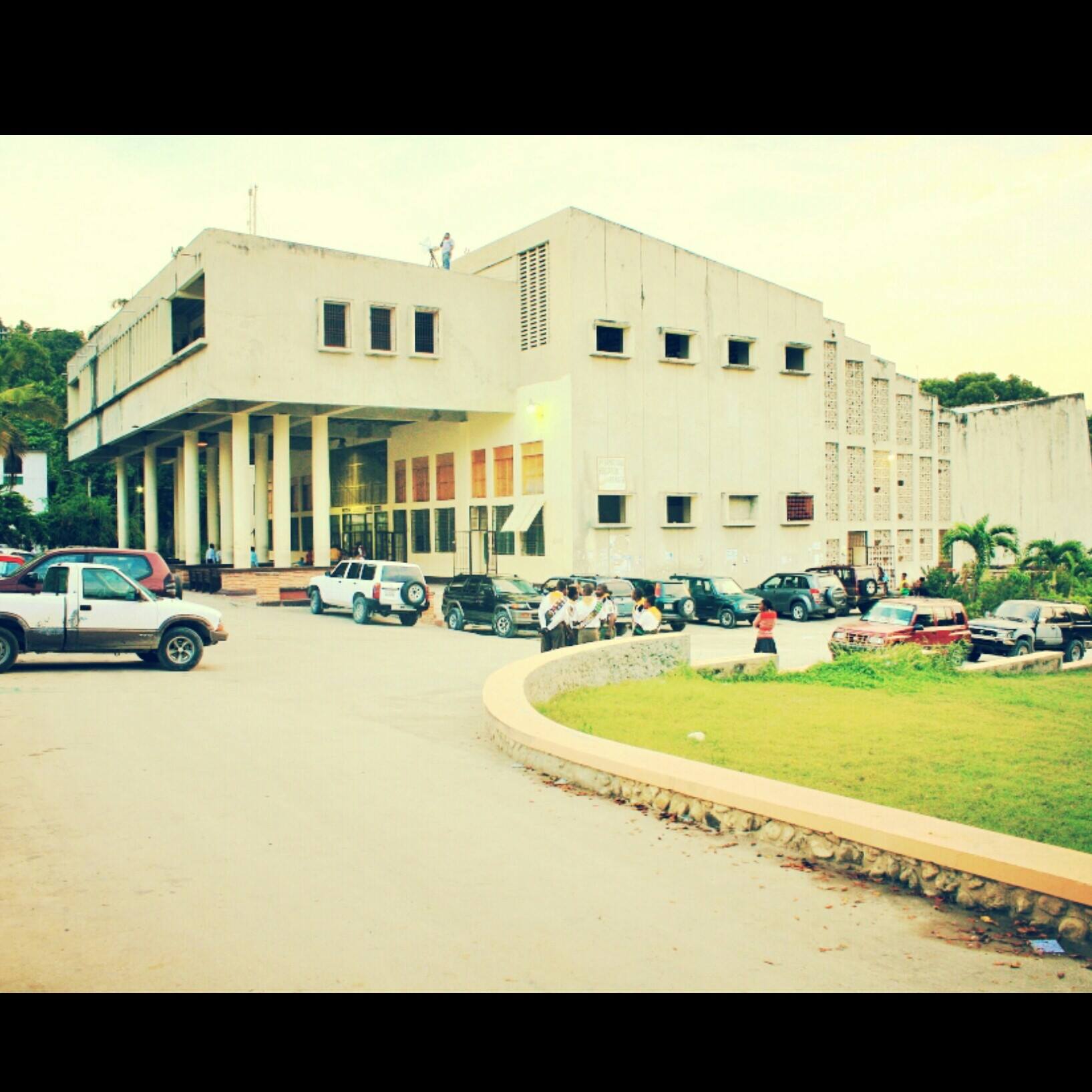 Église de l'Universite Adventiste d'Haiti - UNAH