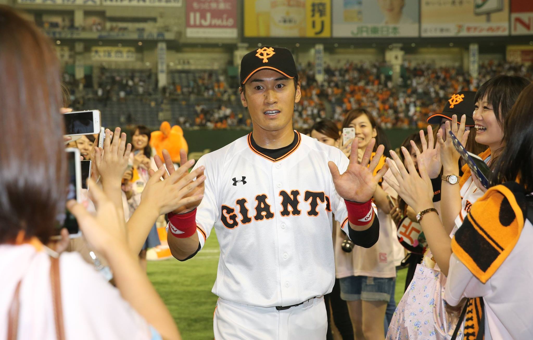 リストガード(巨人片岡選手使用済み) 読売ジャイアンツ - 8日（日）の宮崎キャンプ練習後、片岡治大選手の