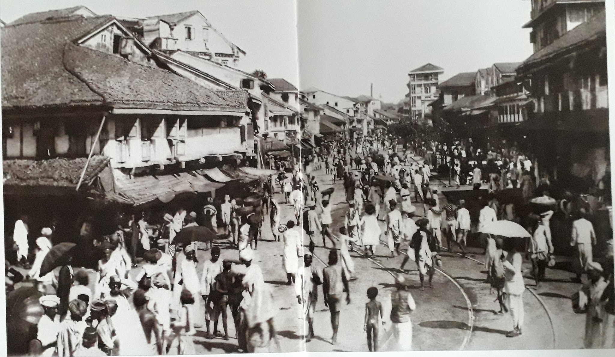 Grand Ole Times | The bustling Null Bazaar Mumbai in the heart of ...
