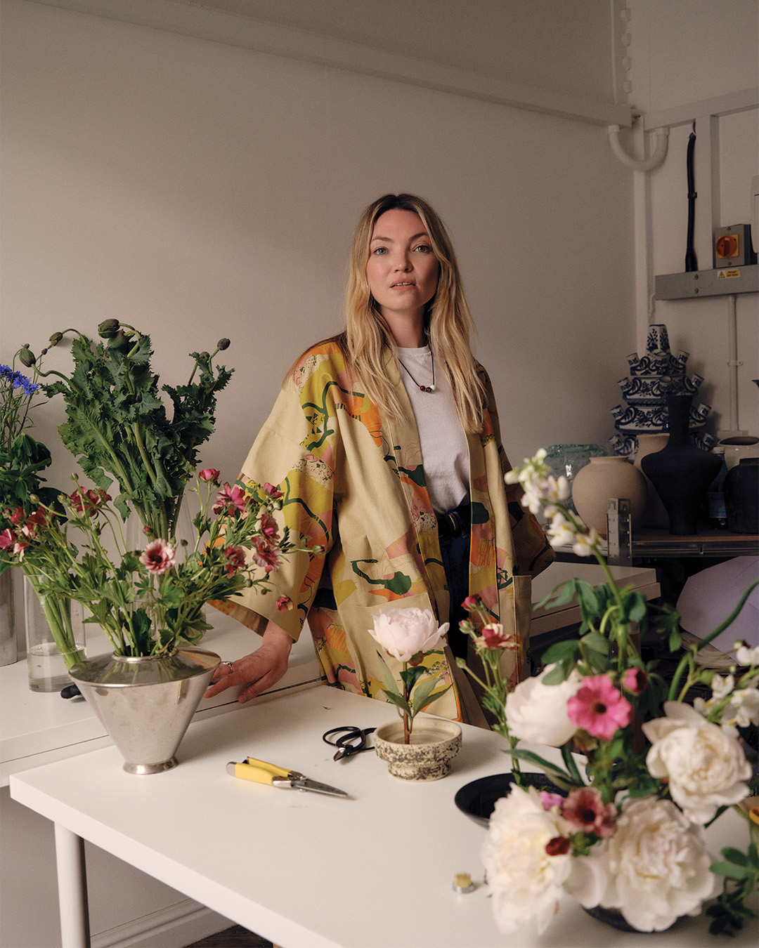 The Den Jacket from women s collection is a longer lightweight jacket that combines urban looks with a technical ripstop material Available in two colorways makiawomen