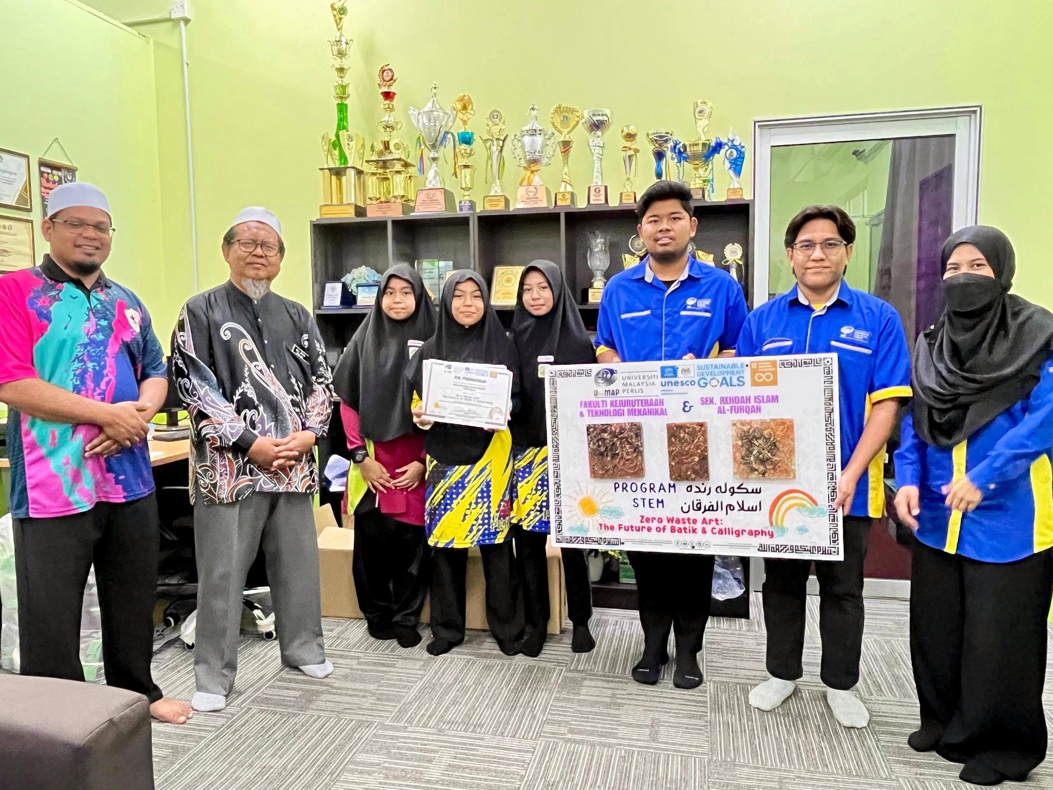 📍FKTM: Penyerahan “Wall of Awareness” | CSR STEM: Zero Waste Art – The ...