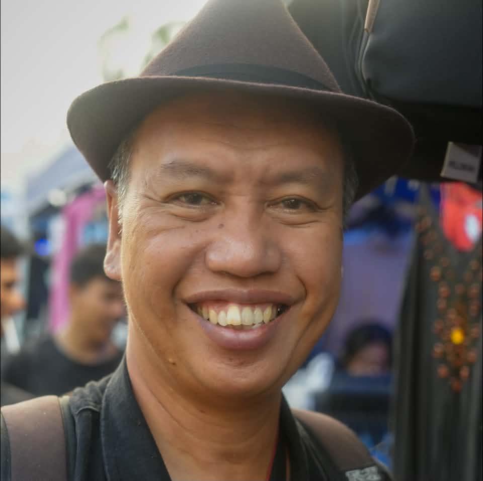 Isroi - Pak Mudzakir Teman kerjaku waktu aku kerja di kebun tebu di ...
