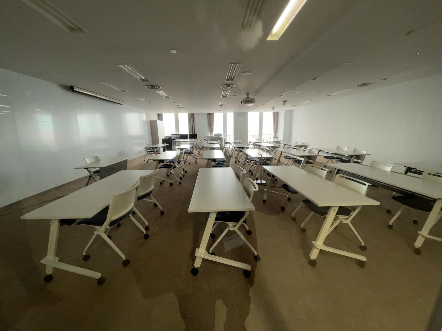東京工科大学同窓会 - コンピュータールームから、デザインクリエーションルームに変わった！デザイン学部が使うお部屋11... | Facebook