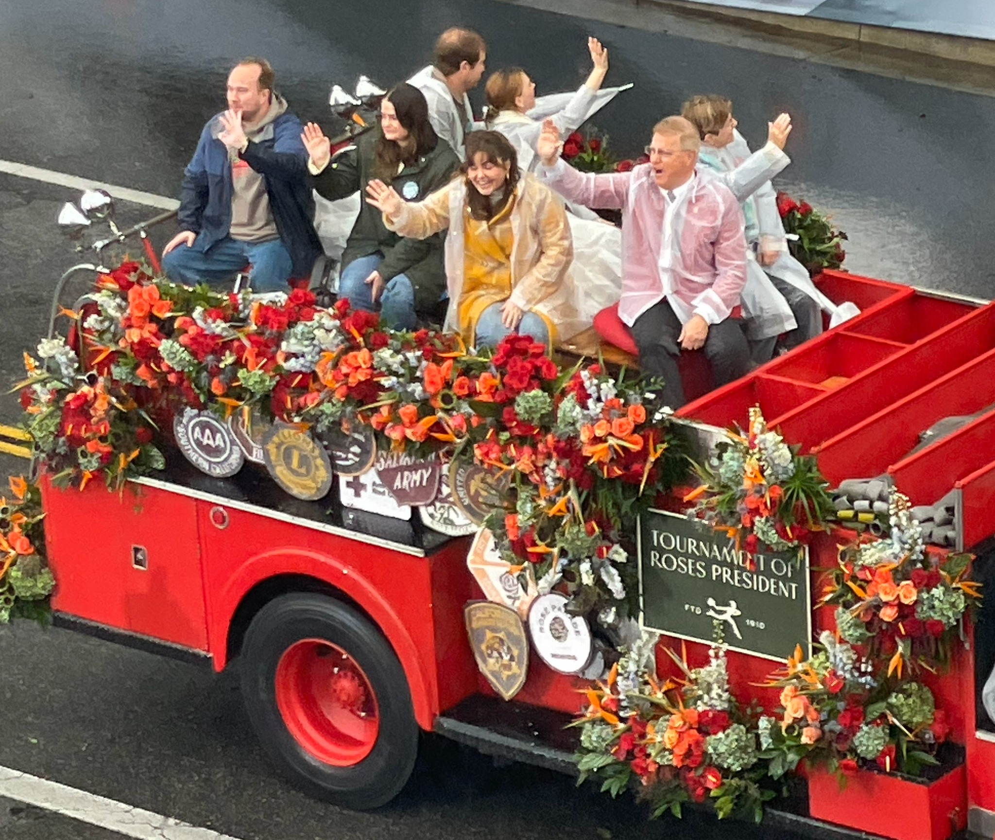 Pasadena - There goes Tournament of Roses President Mark Leavens and ...