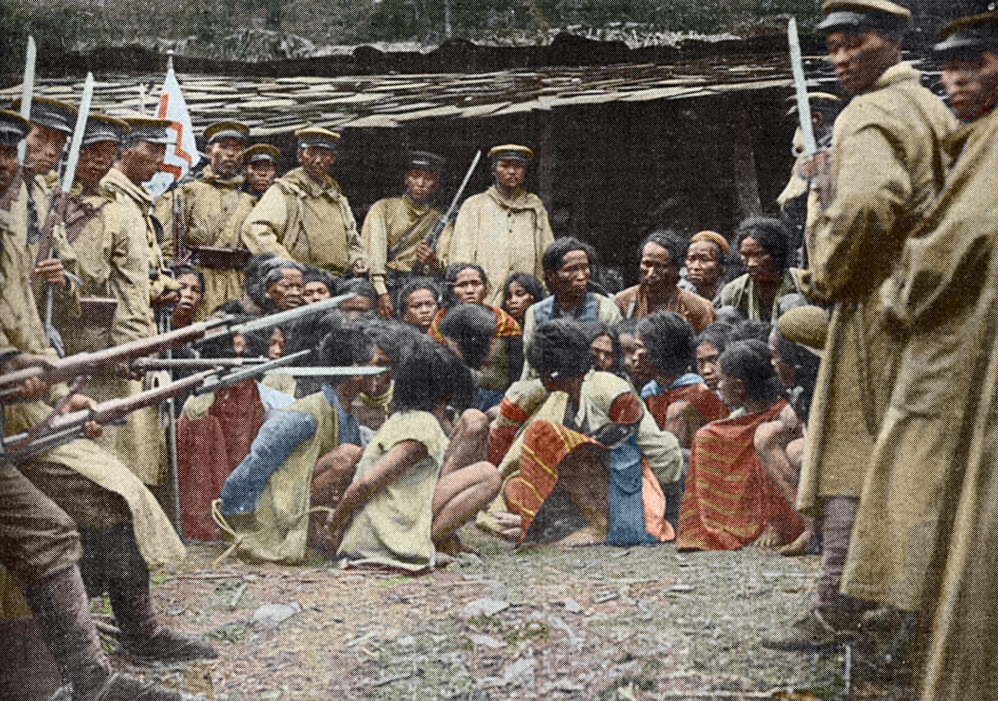 徐宗懋圖文館 - 霧社事件與風中緋櫻 1928年，原住民裔日警花岡一郎妻子川野花子（右）與花岡二郎的妻子高山初子（左），於同日在霧社武德殿與花 ...