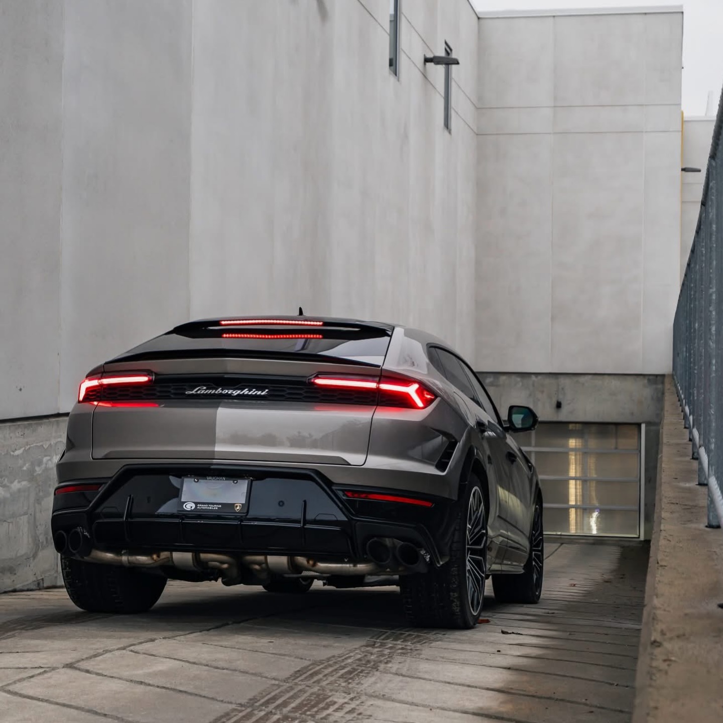 車 Lamborghini Urus SE キーカバー マット グレー