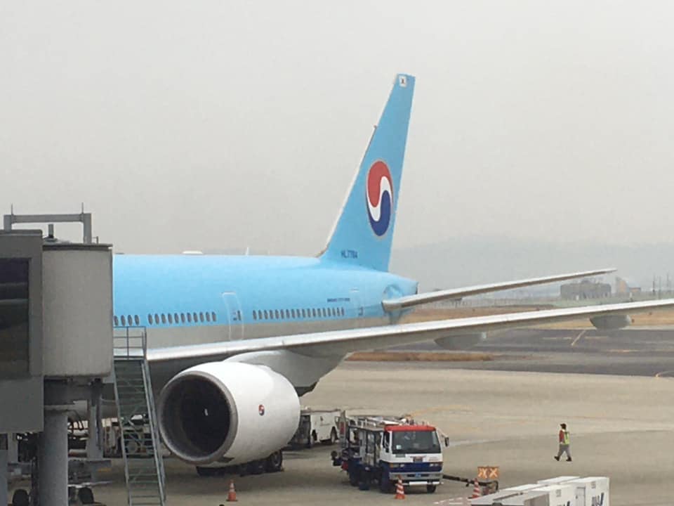アメブロ更新しました リアルタイム 海外国際ハンドキャリー 関空kixなう 韓国ソウル金浦空港gmp行き Ameblo Jp Fumishan1212 関空 韓国ソウル 金浦空港 大韓航空 ボーイングb777 大型機 衣類用品 緊急輸送 海外国際ハンドキャリー Skywayexpressの