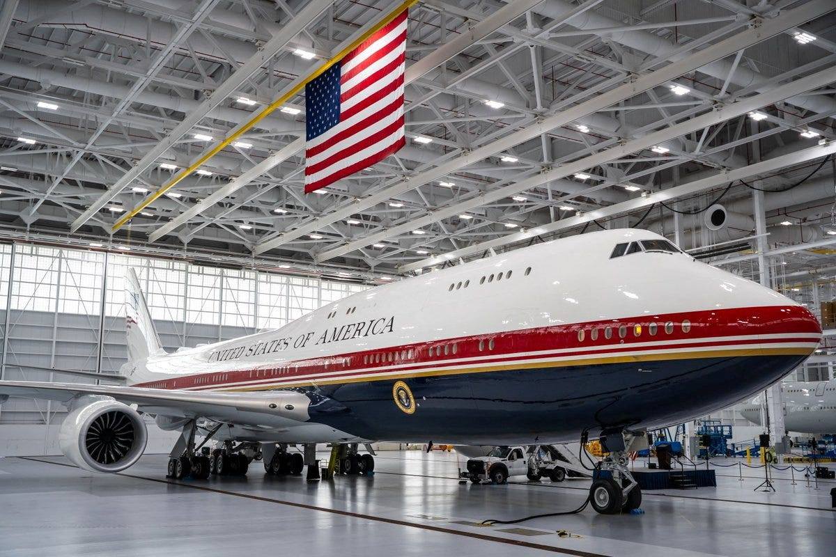 US President Donald Trump signed a mechanical panel on a new