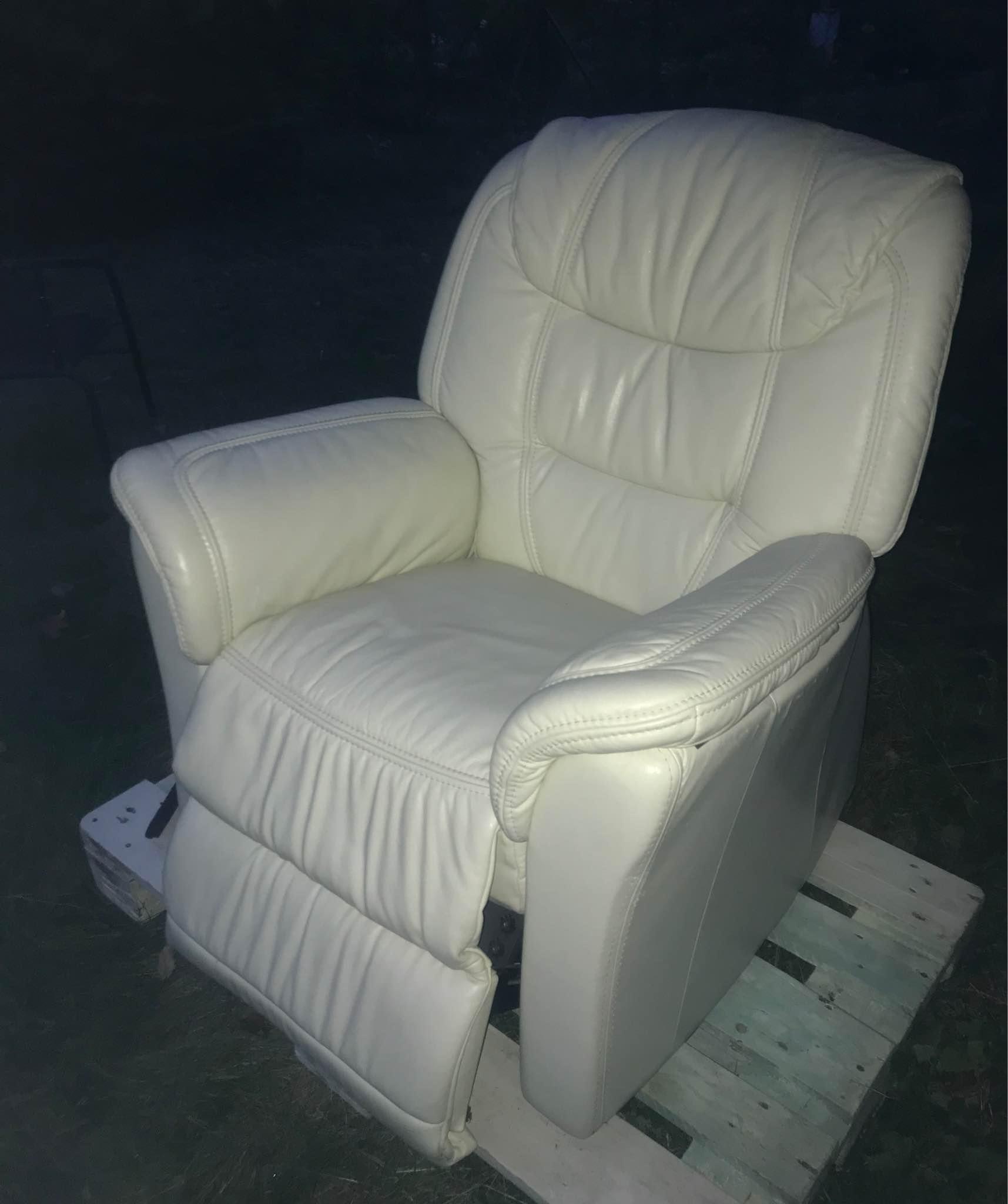 Fernsehsessel - elektrisch verstellbar - Gebraucht - aus Nichtraucher Wohnung -Maße diene auf - Living Room Chairs - Braunschweig | Facebook Marketplace