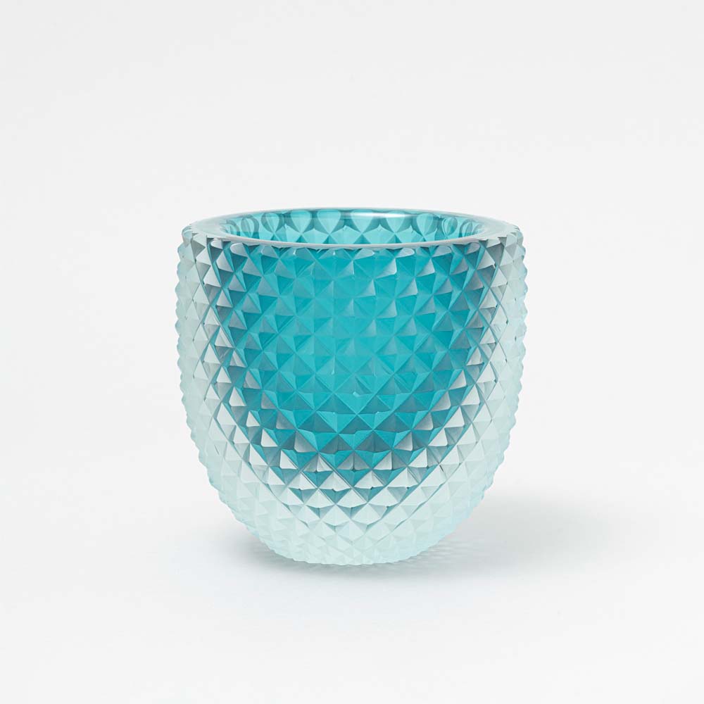 本館地階では5月1日(水)まで、フランス製の磁器製小箱であるリモージュ