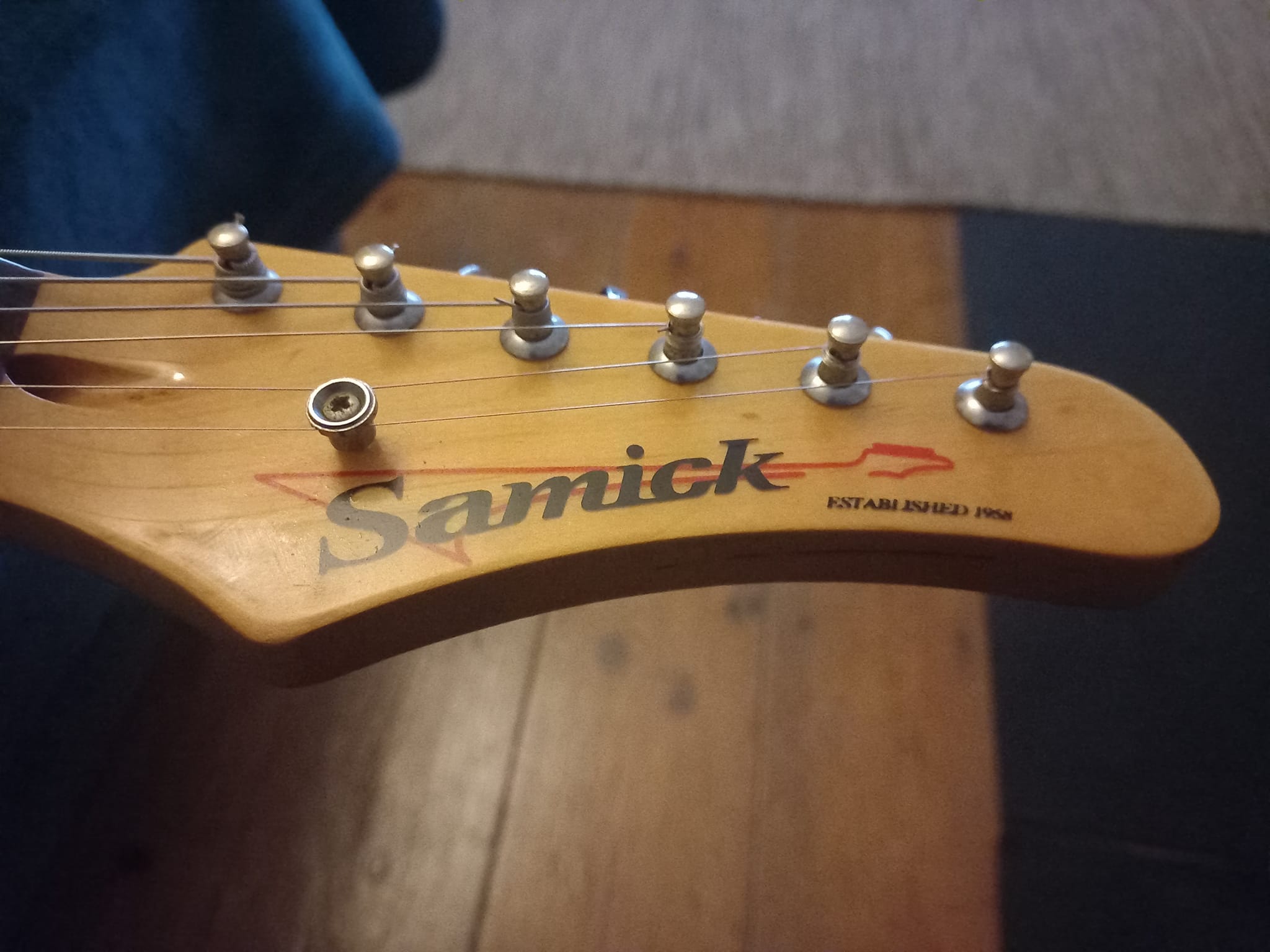 What is the information on Samick standard strats with 'the