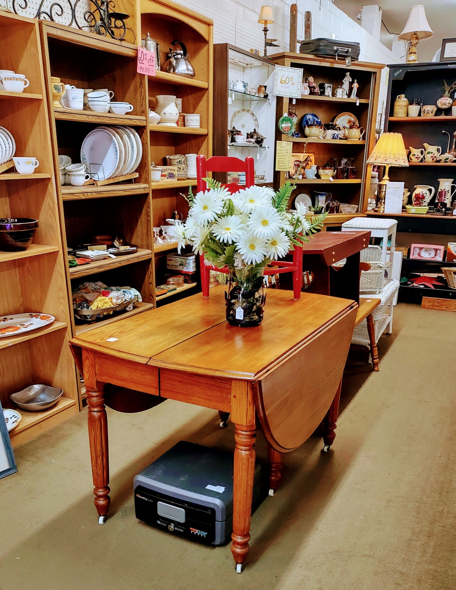 The Fayetteville... - The Fayetteville Antique & Craft Mall
