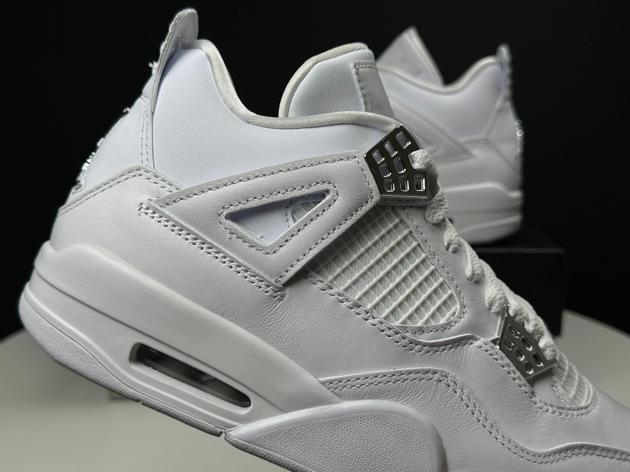 Jordan 4 Retro 