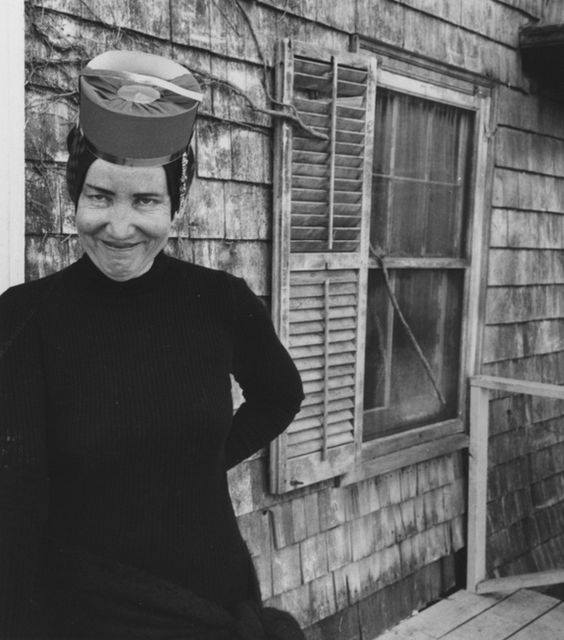 Staunch - Little Edie doing her best Stan Laurel impression for Al ...