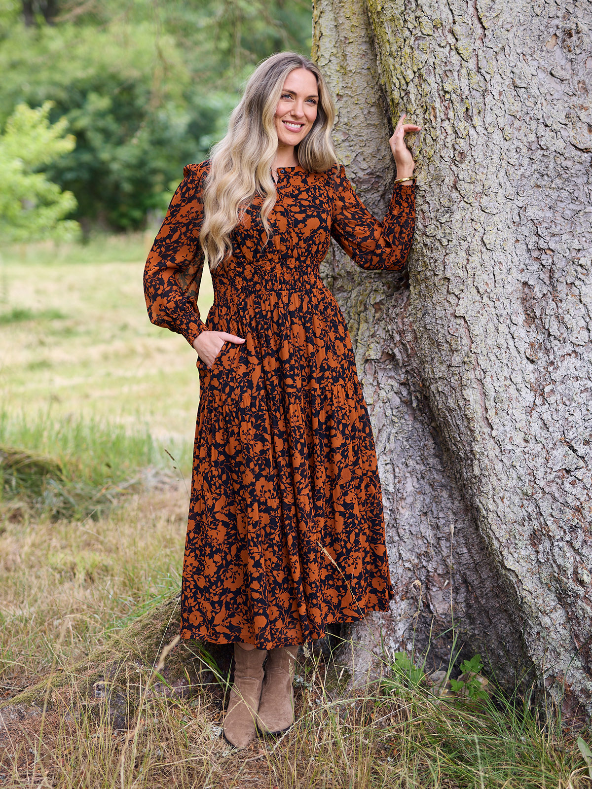 no sleeve dress in winter We all need a long for transitioning into autumn 🍂⭐️ and here are some of our favourites from our most recent collections Previously Owned Wedding Dresses Size:11 US Women (8 UK/AU) A-line Spaghetti Straps Sparkly
