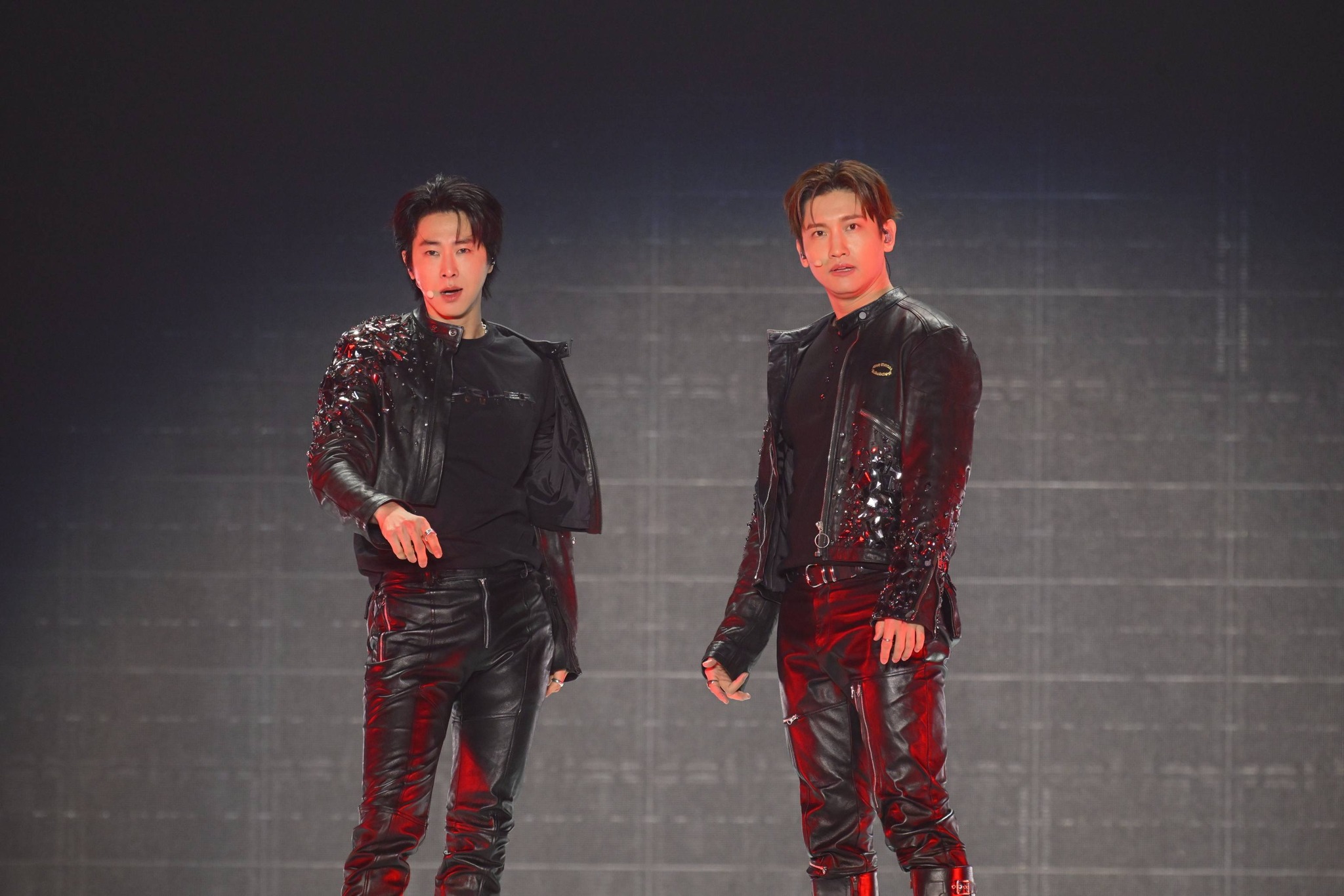 Netizens react to TVXQ and JX holding concerts in Japan on the