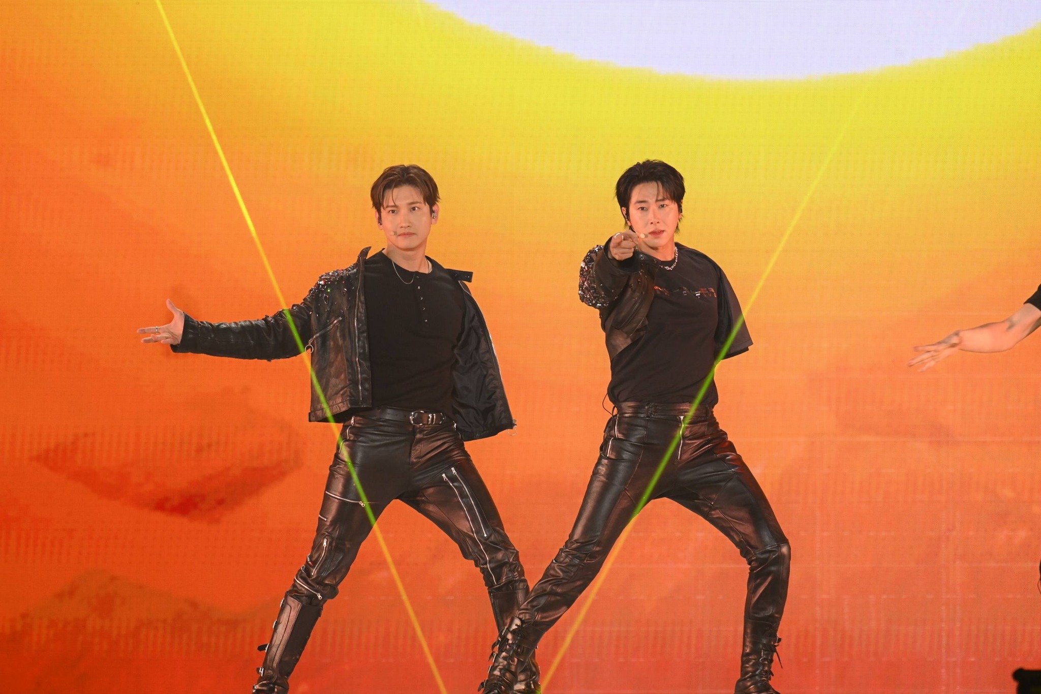 Netizens react to TVXQ and JX holding concerts in Japan on the