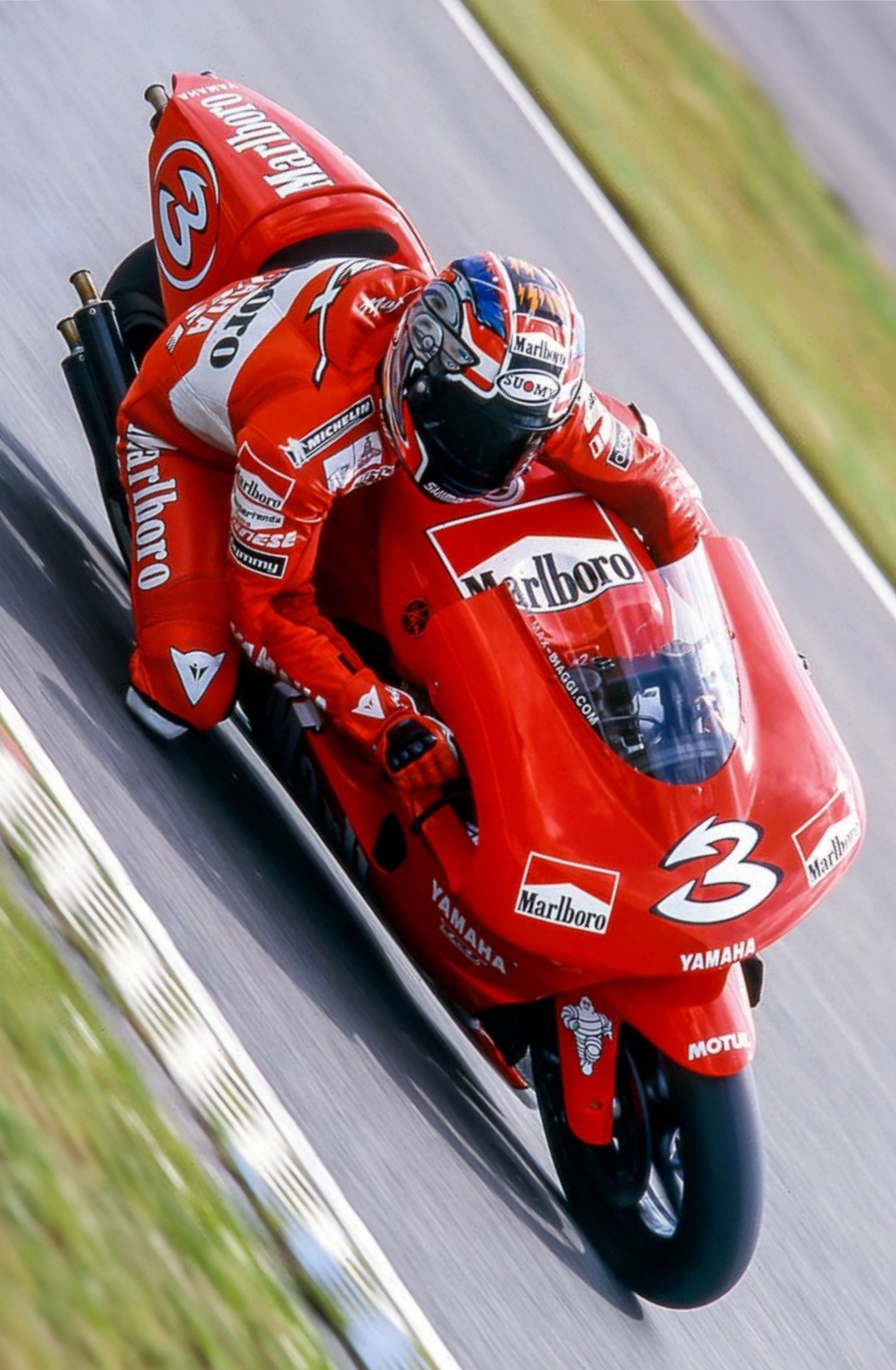 Max Biaggi 2001 Yamaha YZR500 specs and race results