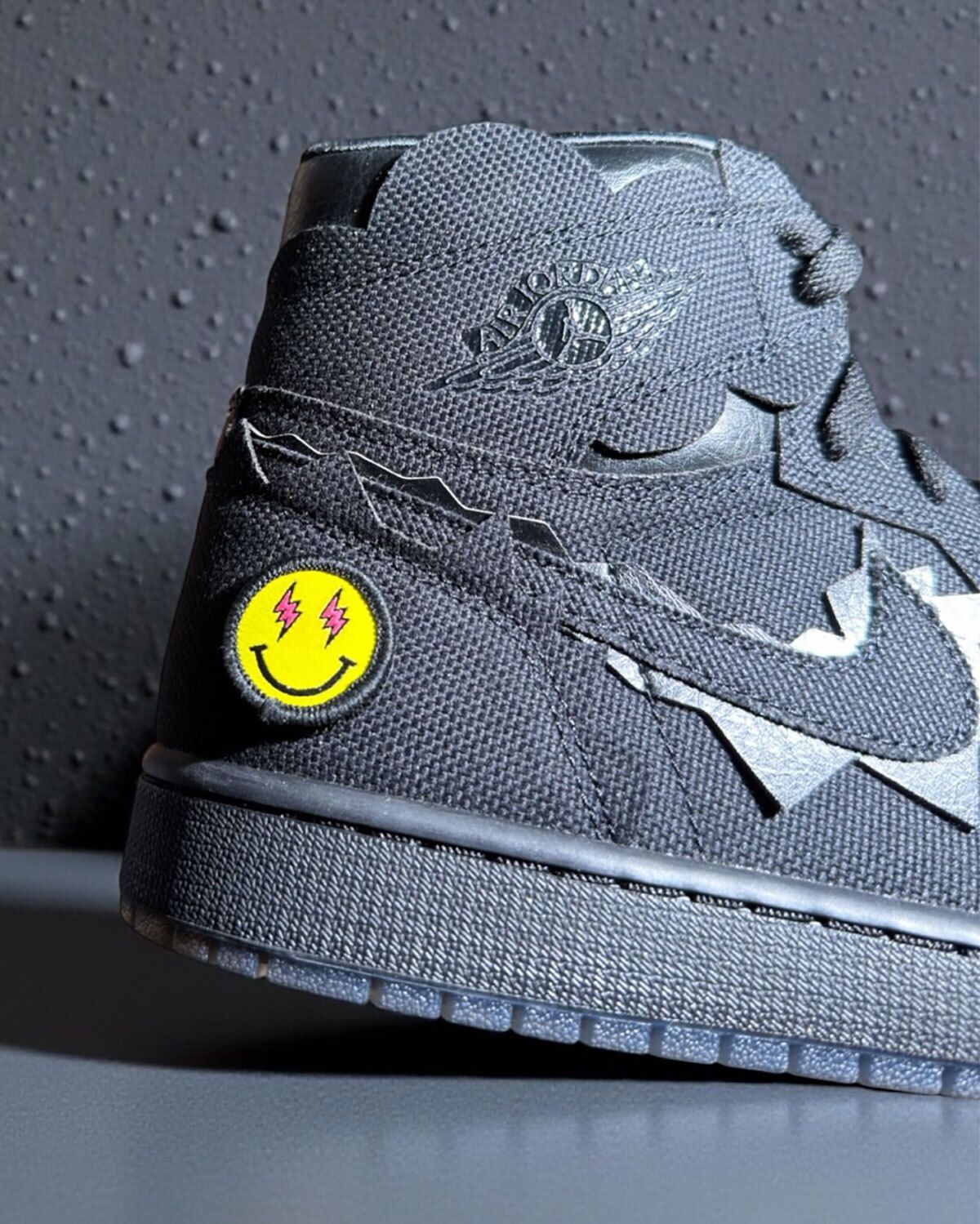 Unreleased J Balvin x Air Jordan 1 “Black” sample surfaced. Way