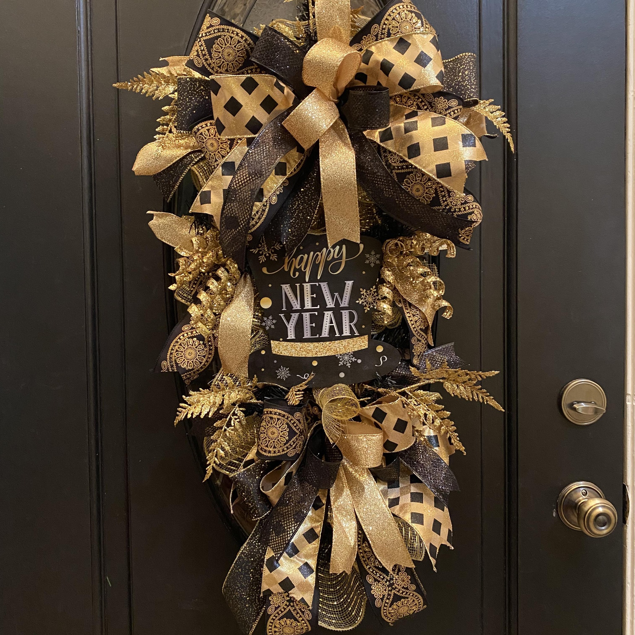 This gift wrapping hack always gets compliments! Will you try it? # ...