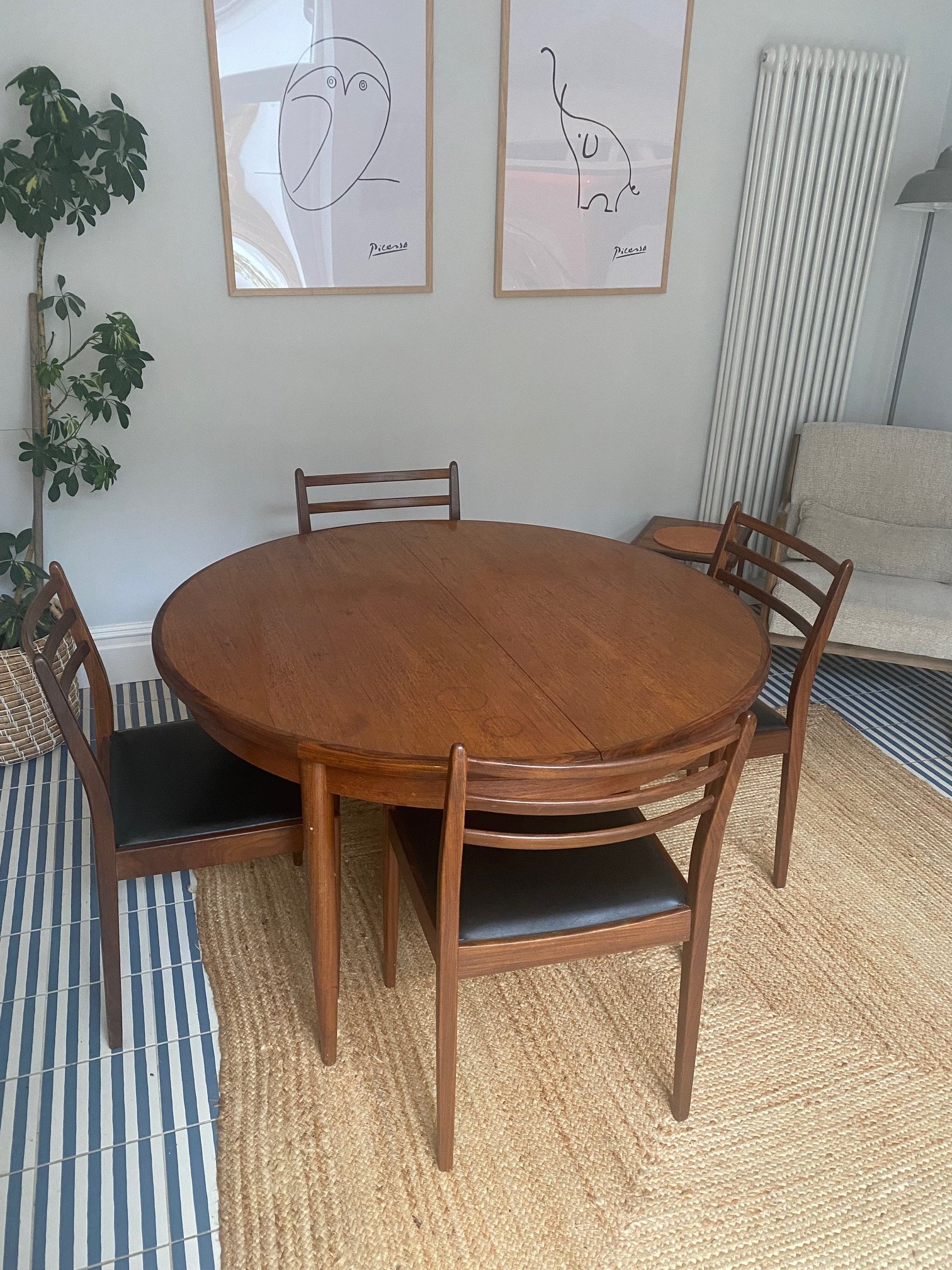 Extendable round dining table + 5 chairs (G Plan) - Dining Tables ...