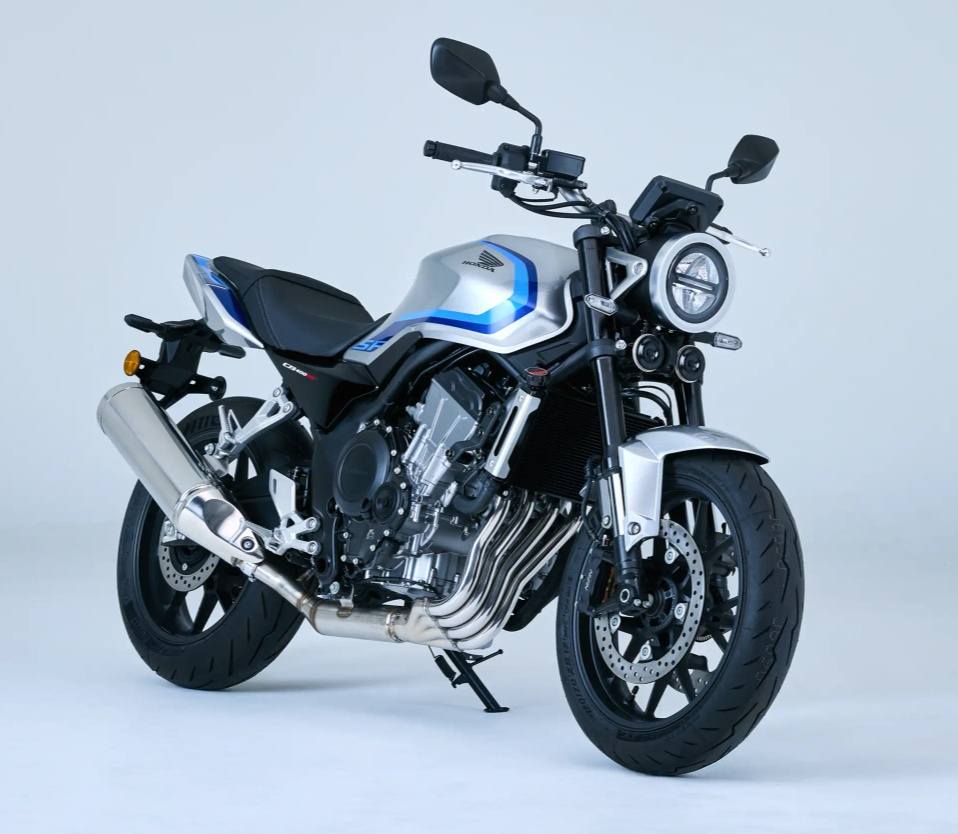 Honda CB400 Super Four with new project blaster screen