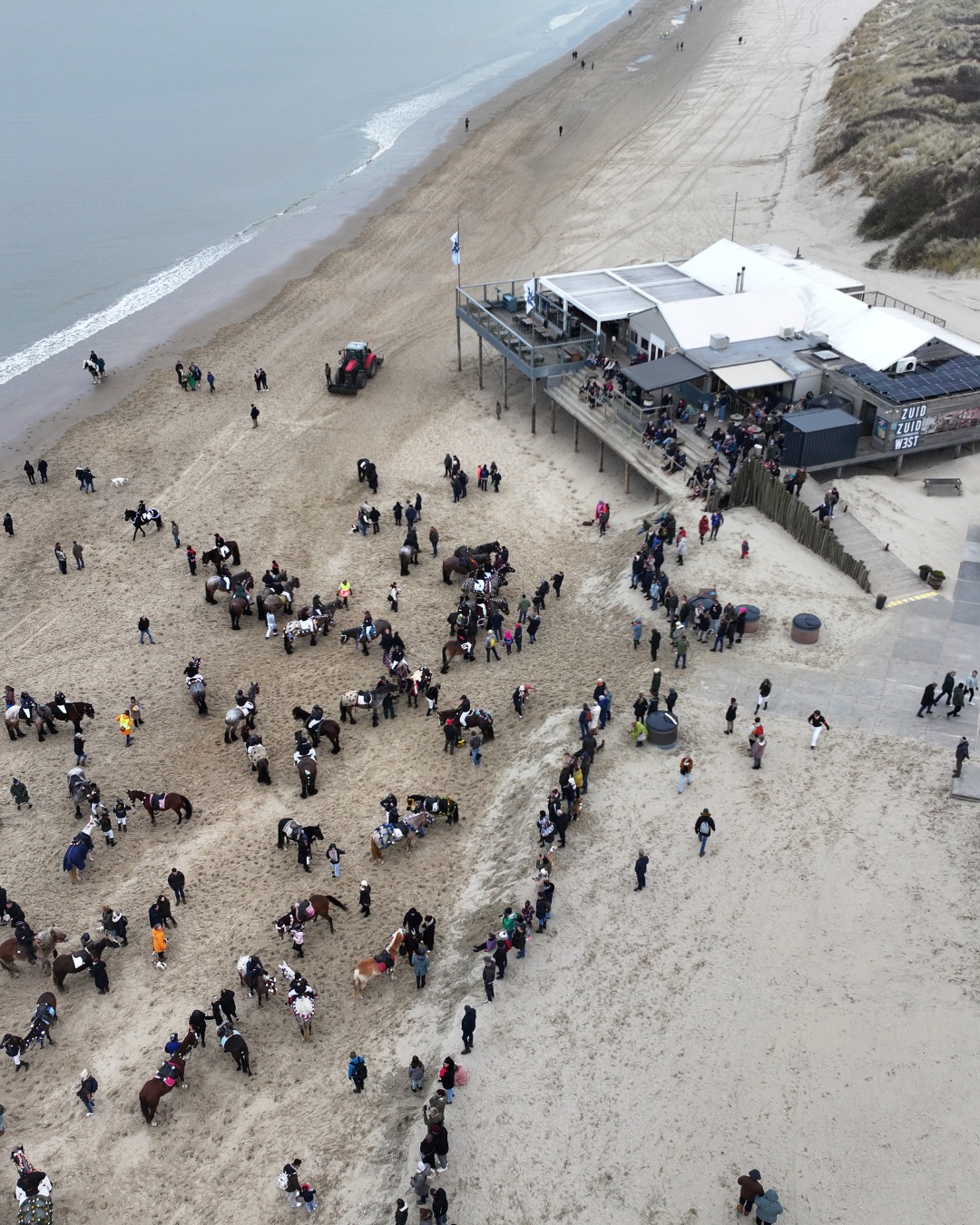 Strandpaviljoen - Strao in Renesse – op 14 februari 🌊🐎 Elk jaar is het ...