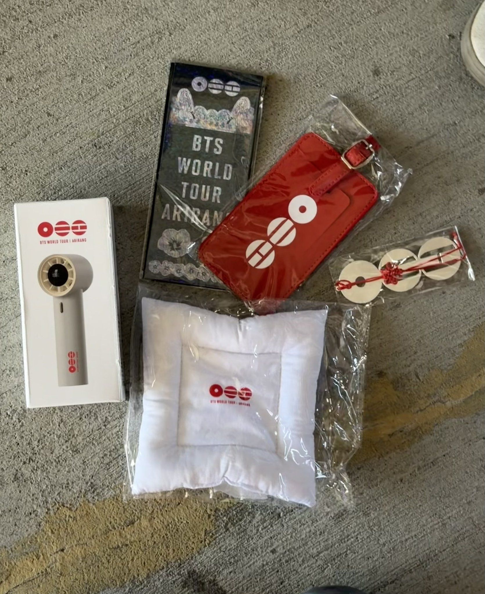 The VIP gifts in US #BTS_WORLDTOUR_ARIRANG