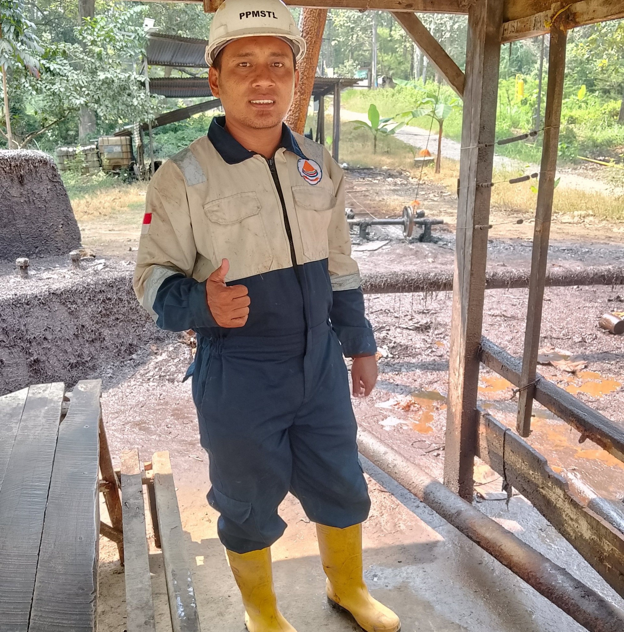 Oil wells that have 12 inch well pipes #fyp #cludeoil | Ferri Pak e Affan