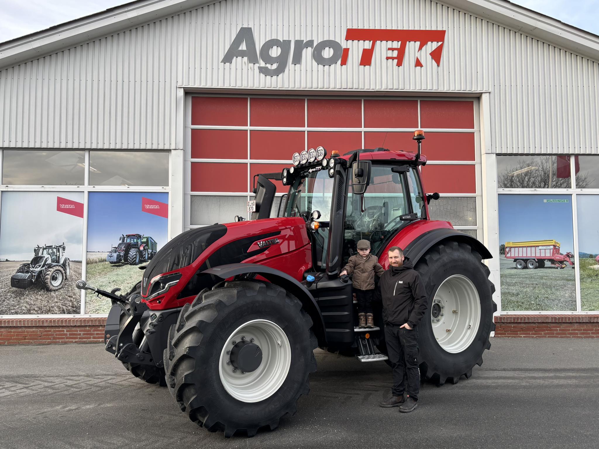 Agrotek - 🚜 Ny Valtra T235 Direct leveret! 🚜 Vi havde i går fornøjelsen ...