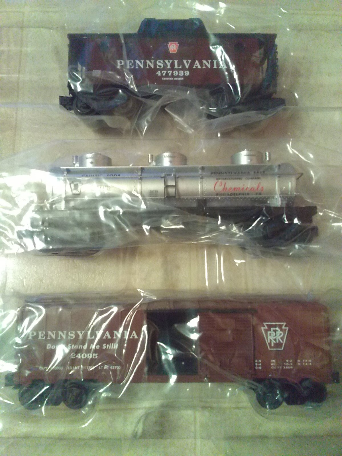 Lot of 3 LIONEL Freight Cars, Pennsylvania Flyer set break 6-83984 ...