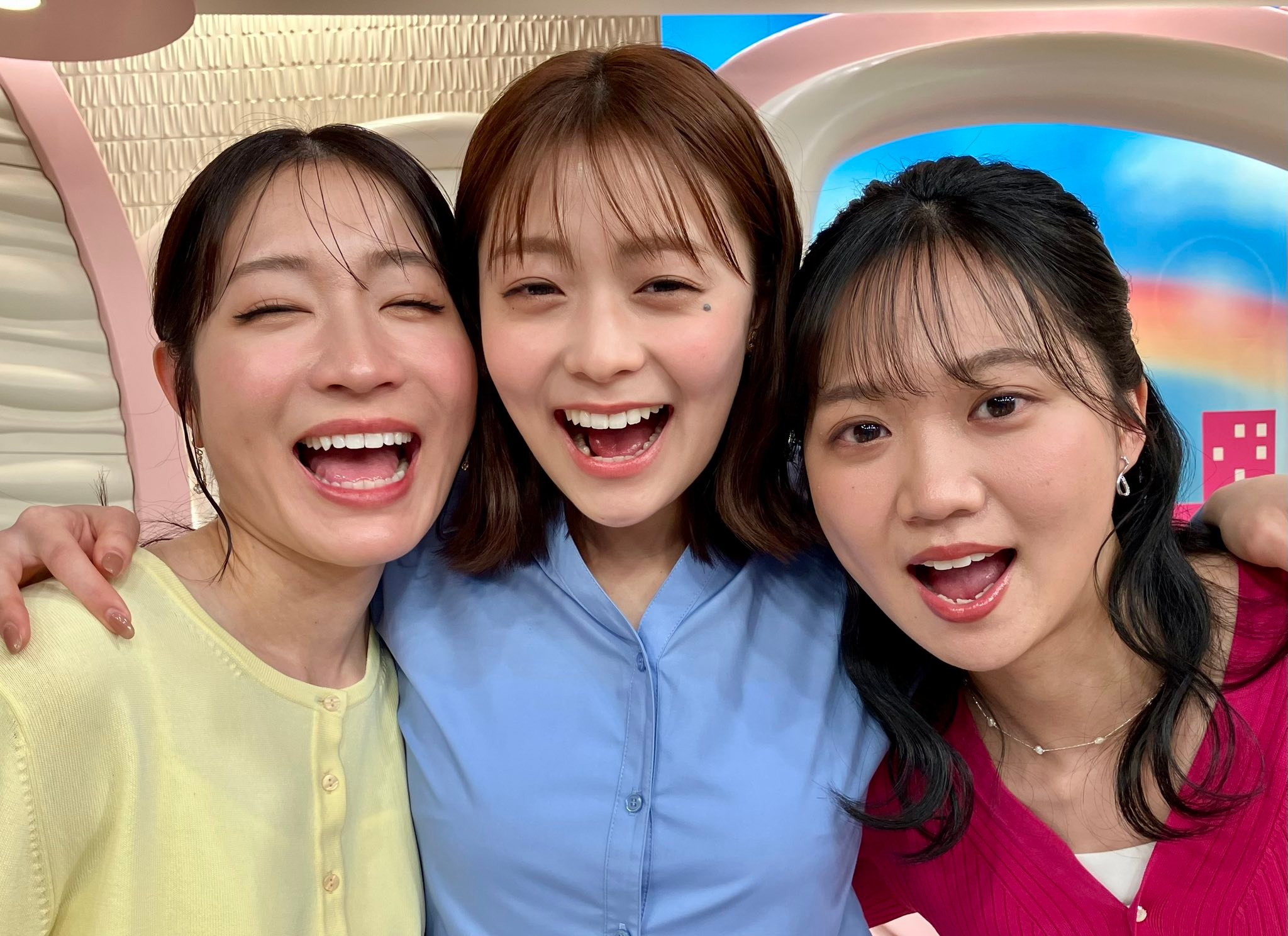 某アイドルグループのジャケ写の衣装と 一緒の色だったので、 昨日に 