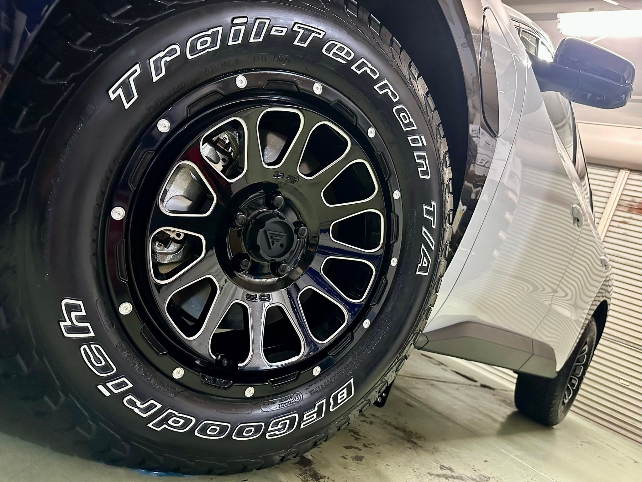 U様bZ4X ホイール デルタフォース オーバル サイズ F/R 17インチ8J 