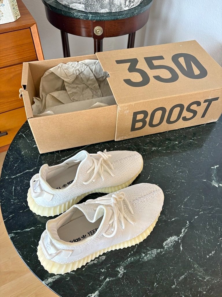 yeezy boost 350 v2 cream white box Yeezy "Cream / Triple White"  Stadium Goods core white midsole Yeezy Boost 350 V2 7.5