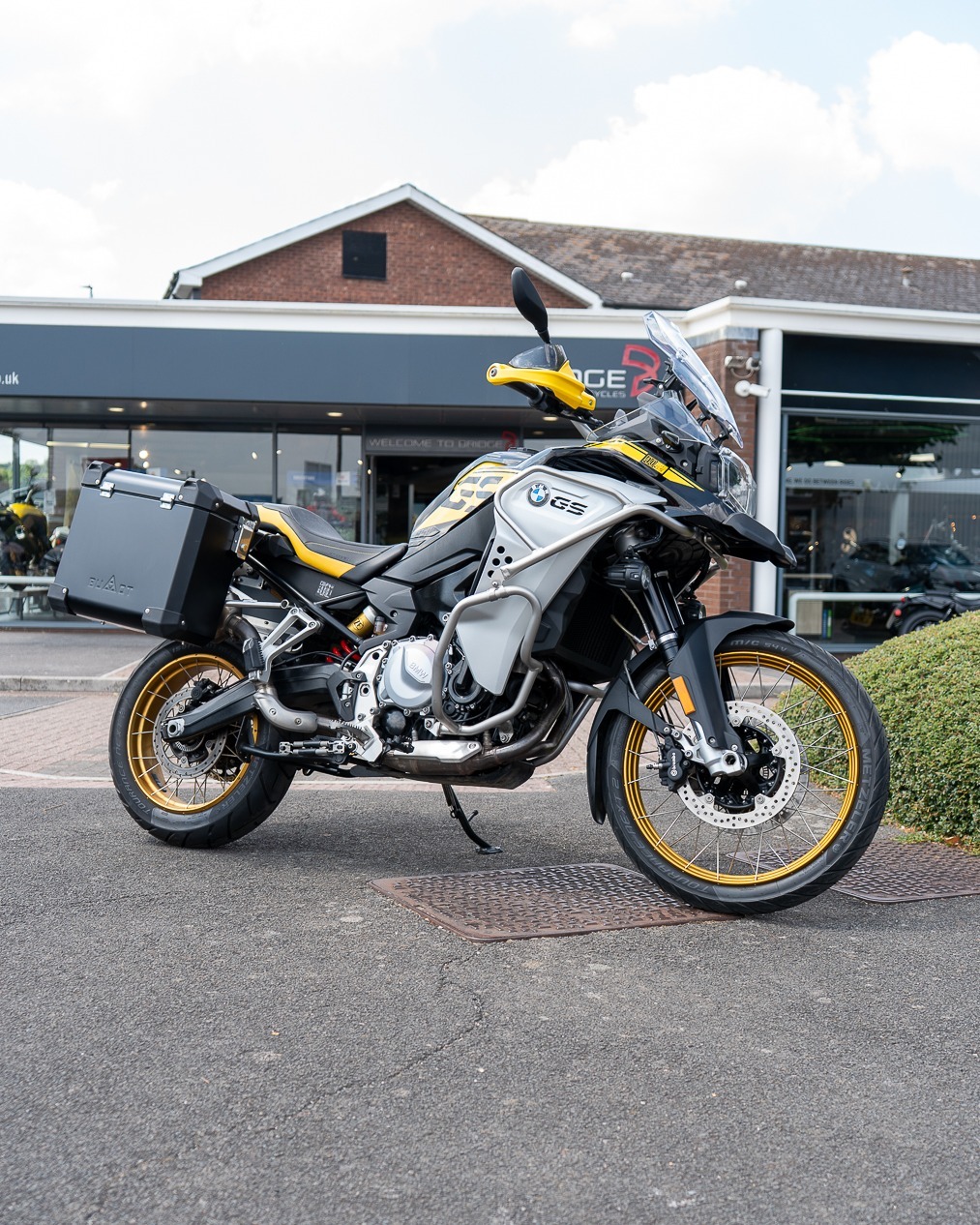 Bridge - 0% APR is now on the 2026 Kawasaki Ninja ZX-6R! The sun's