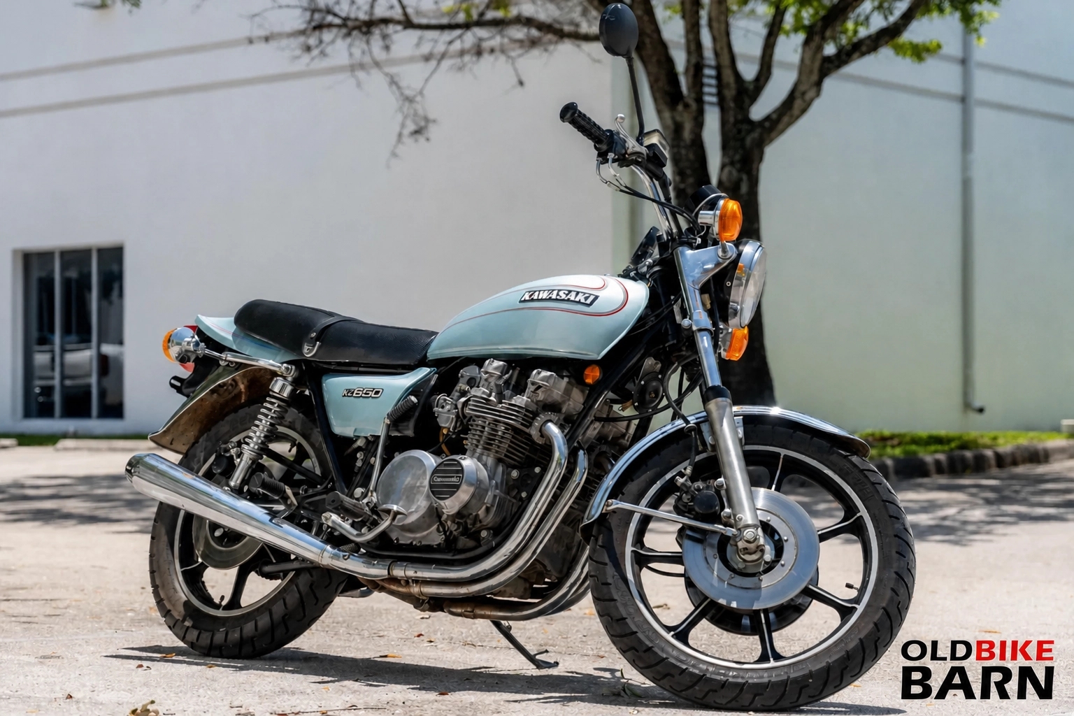  ビンテージ Old - Kawasaki KZ650 : The Classic Street Machine. Powered by a