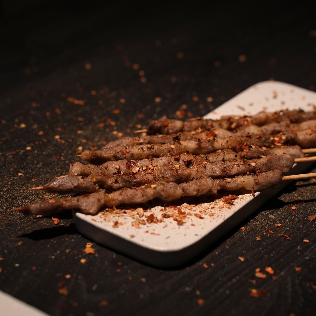 Caveyard by -1 - 🍖 羊肉串🐐 lamb skewers 鮮嫩多汁羊肉 搭上獨家辛香料...