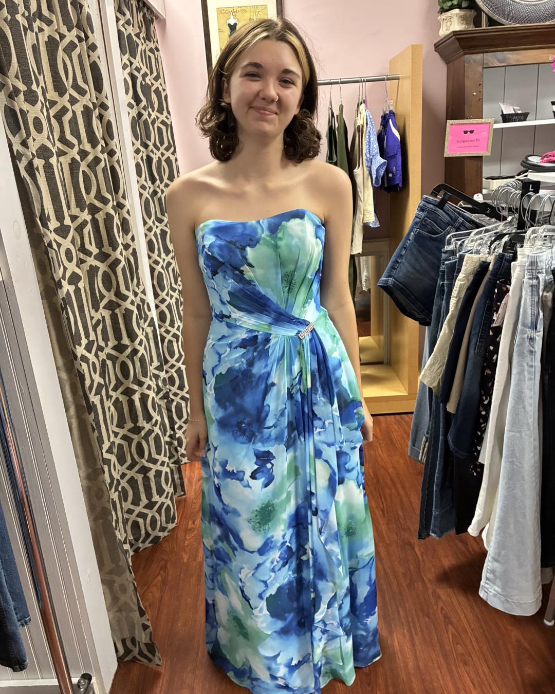 bridesmaid dresses newbury street Celebrate your finest moments✨ Shop formals, graduation, recital and more with Lure Boutique on st. in Boston Love this maroon moment on @alexa.matthews11 🌹 #boston #newburystreet Dress stores Colour:GREEN color_Light Green U.S. ARMY ENLISTED MALE Available in Espresso