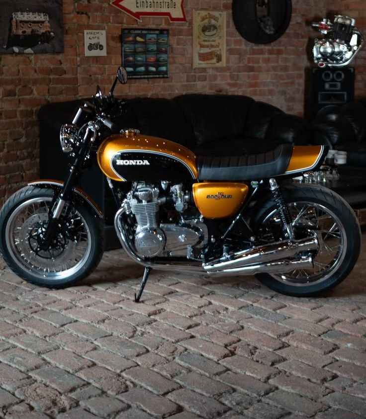 Cafe - 1992 Kawasaki Ninja ZX600 🖤⚡🖤 By- Micah Welsh of One-Up