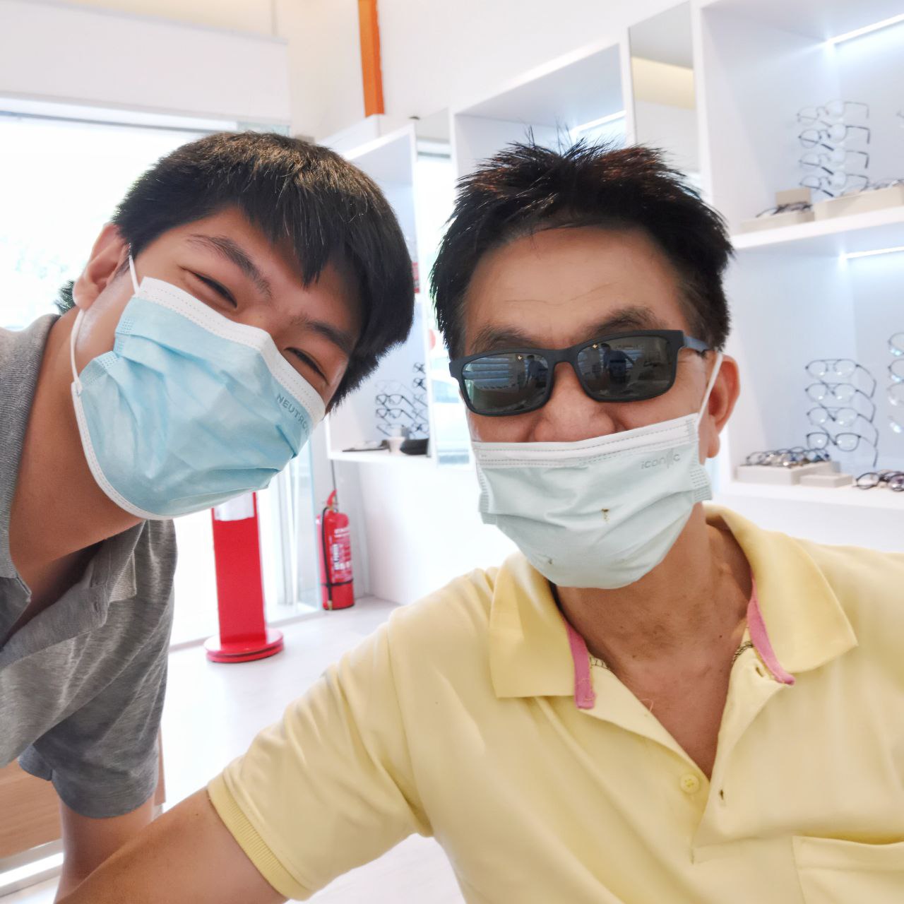 感谢Mr.Robert信任我的专业 🙆🏽‍♂️ 【蔡司 Zeiss... - Moment Optometry