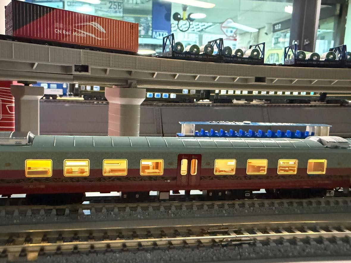 產品展示-N Scale]長鳴北韓鐵路DF4B 264，DF4C 274內燃機車及Kunter 中