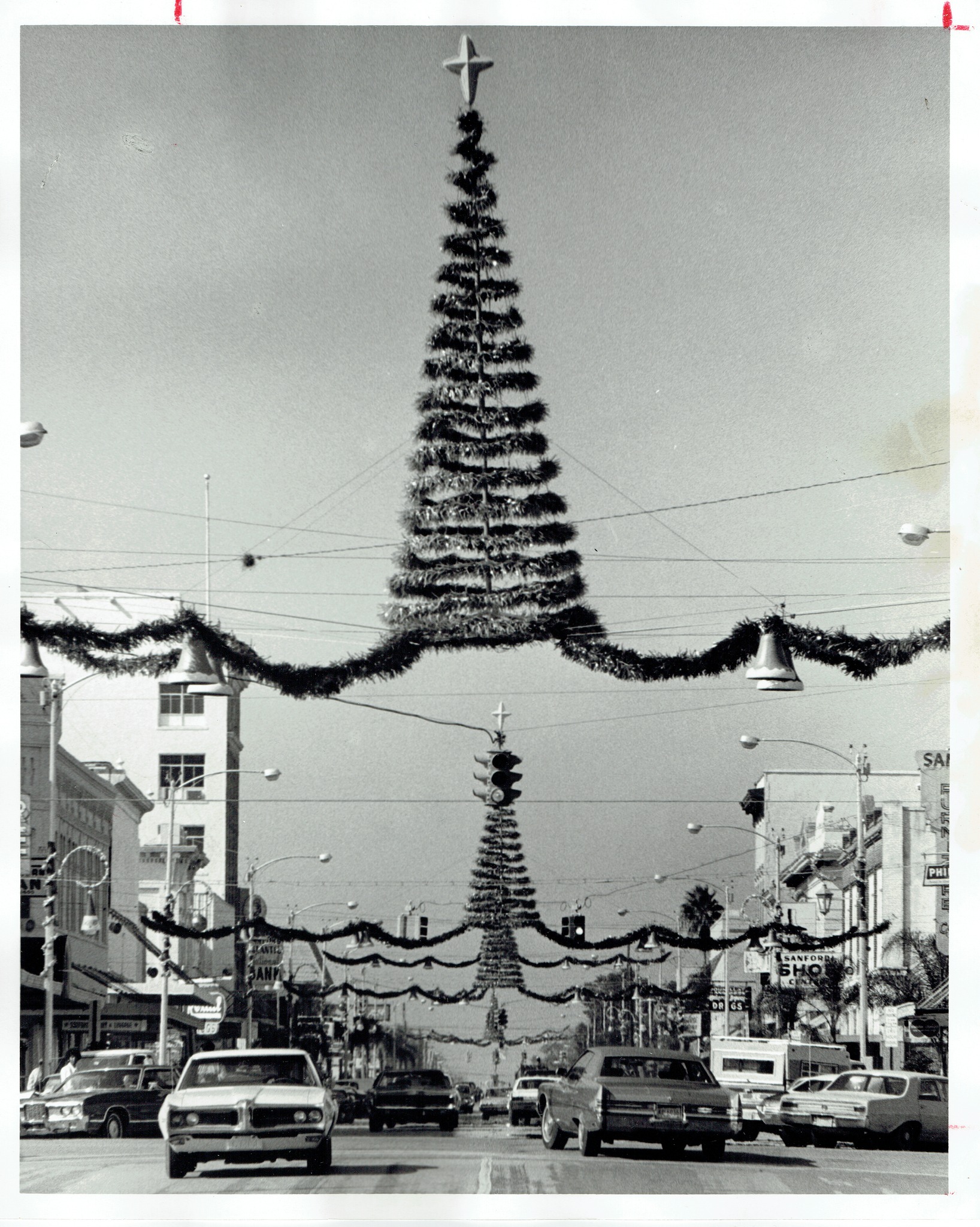 Sanford - The holiday season is upon us! 🎄☃ Here is a photo of downtown ...