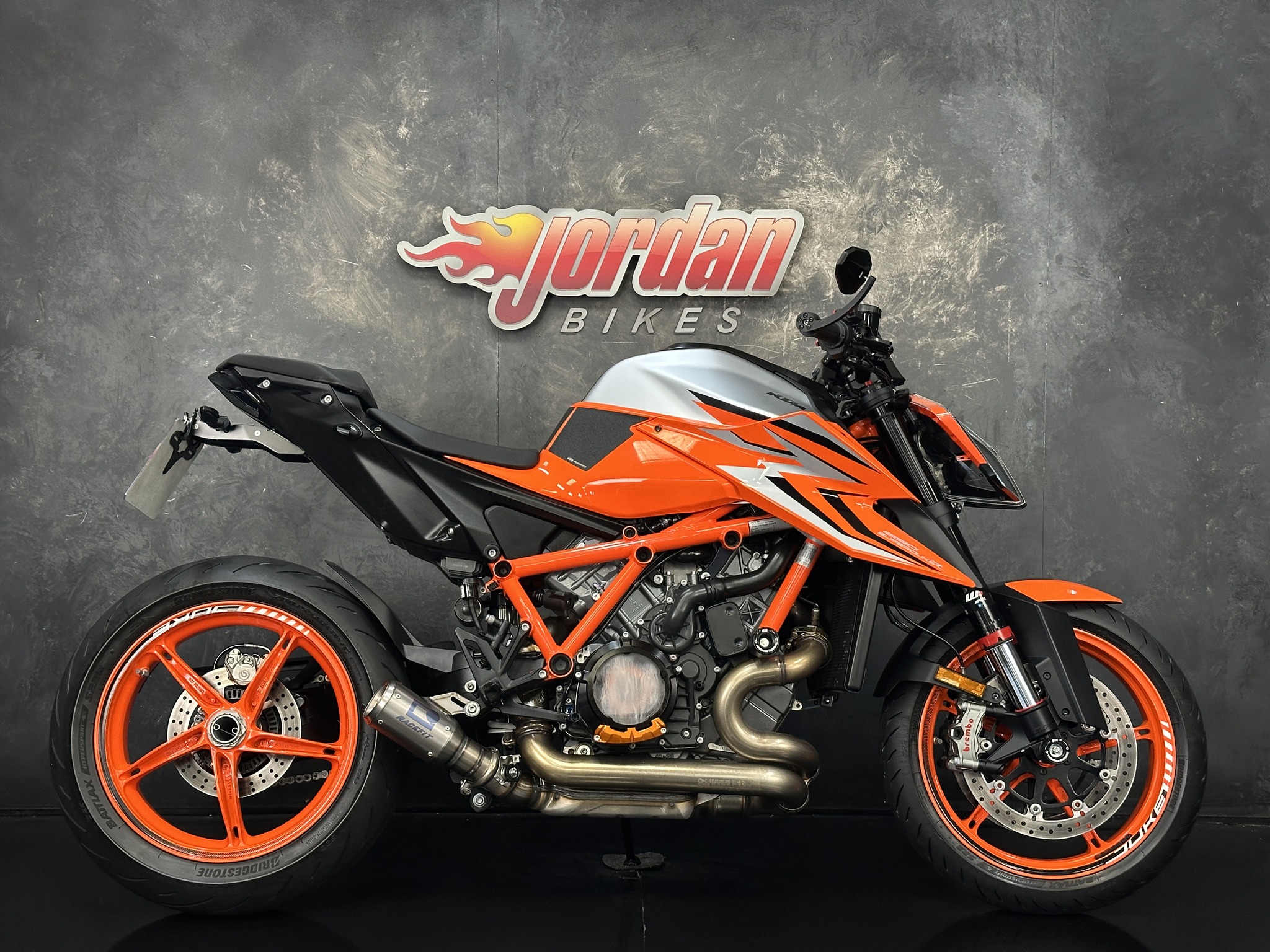 Vol. 3-That Did It!-the Duke R(中古品) For Sale, KTM Super Duke 1290 'R' ABS, 2023 '73' plate, 3910 miles