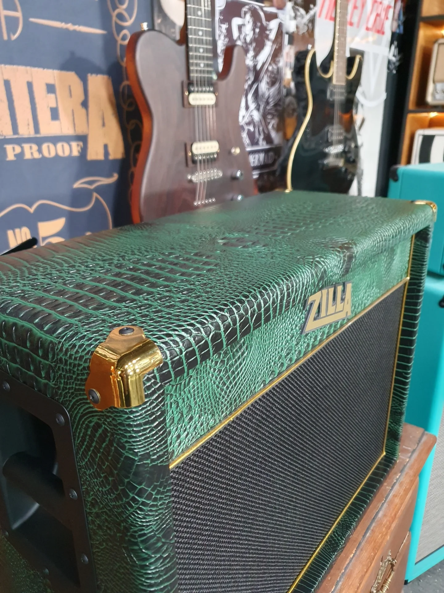 ラスカル We've had loads of Croc tolex in recently and we love it